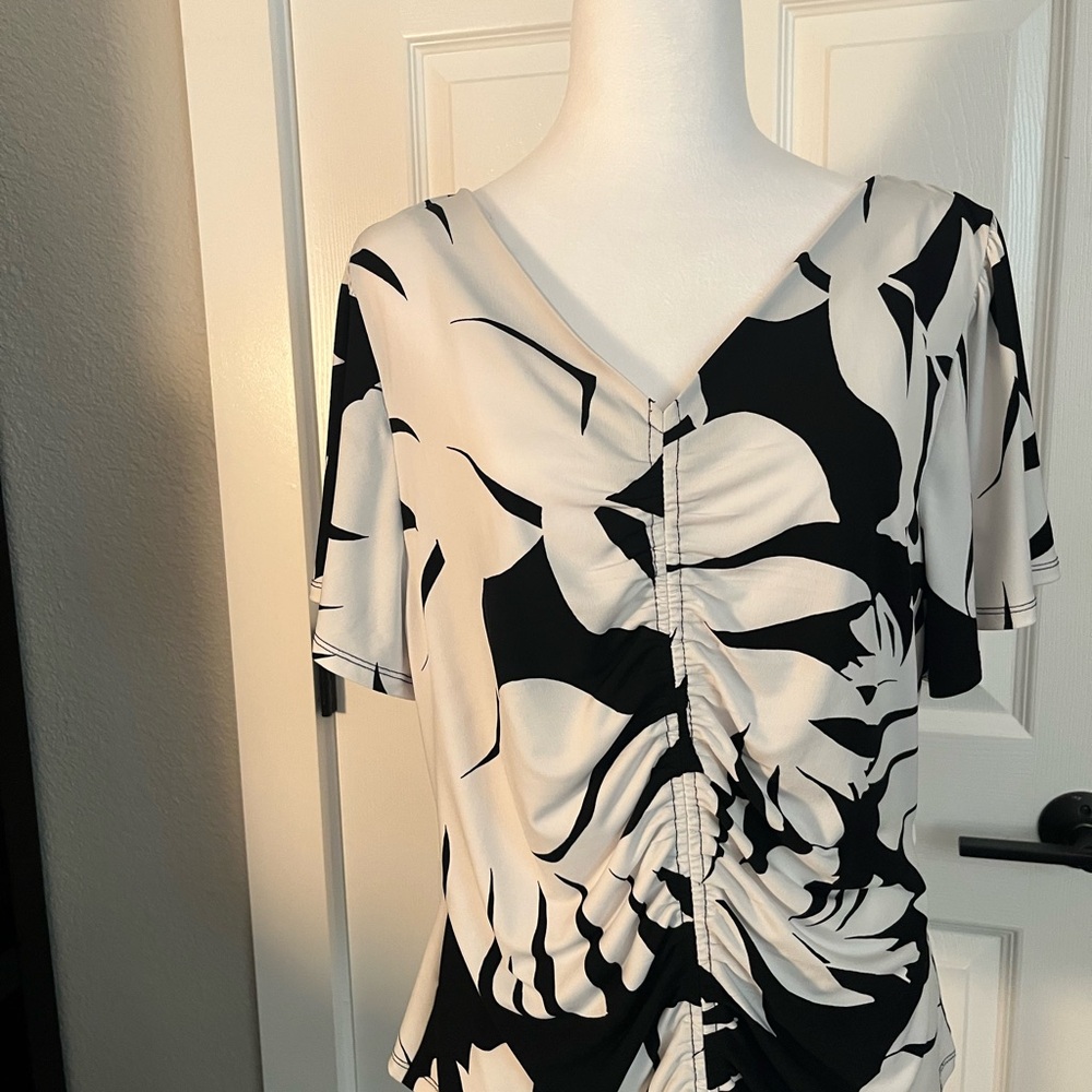 White House Black Market Elegant Black and White Ruched Top - Picture 2 of 3
